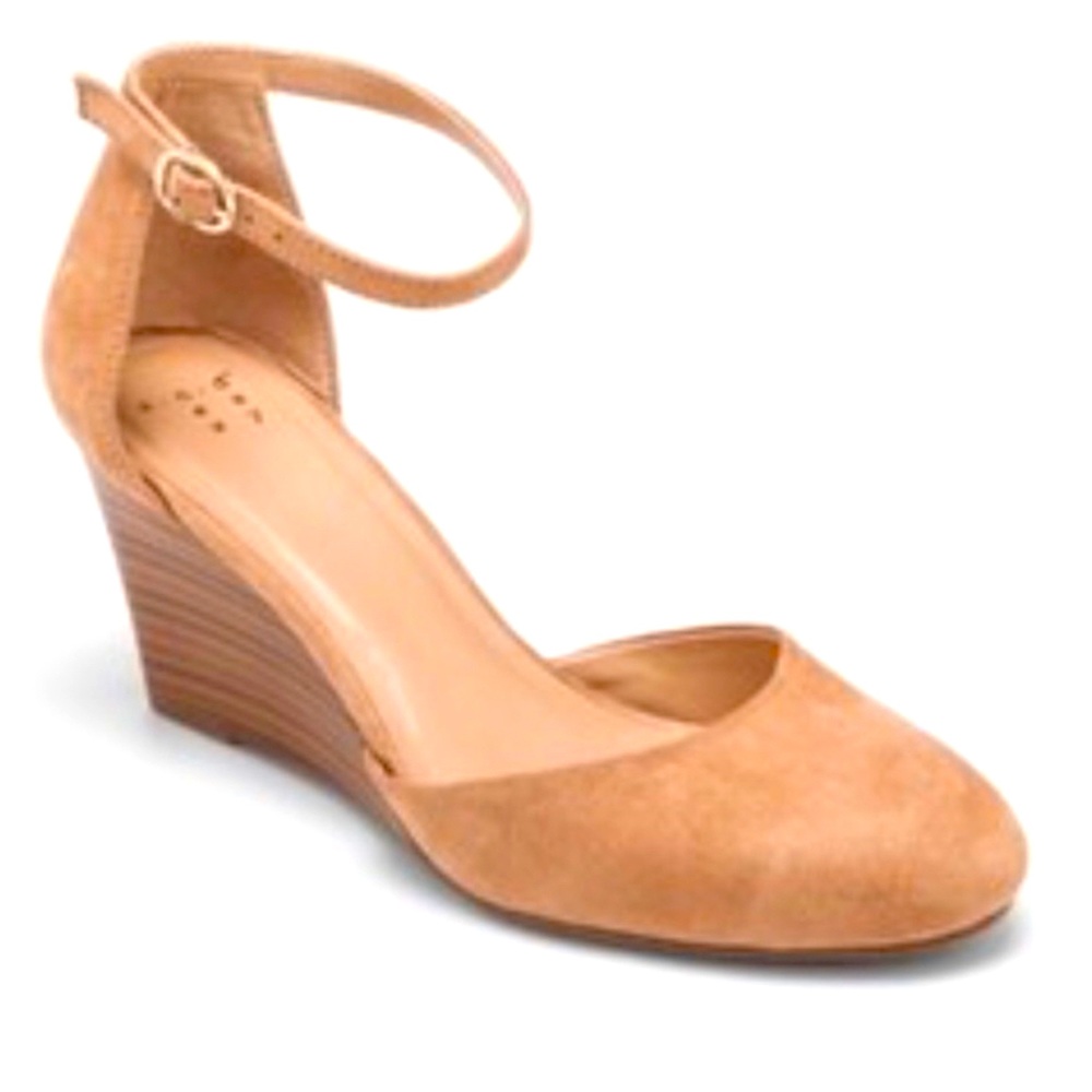 Women’s Target “ A New Day” closed toe wedges.